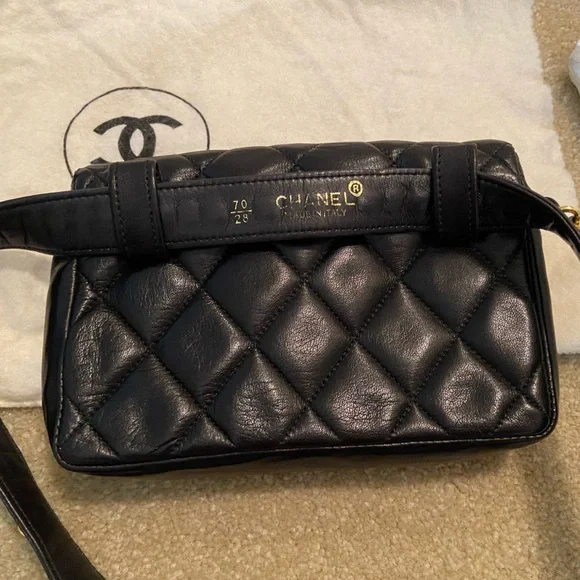 Chanel black quilted leather chained waist bag - Picture 7 of 11